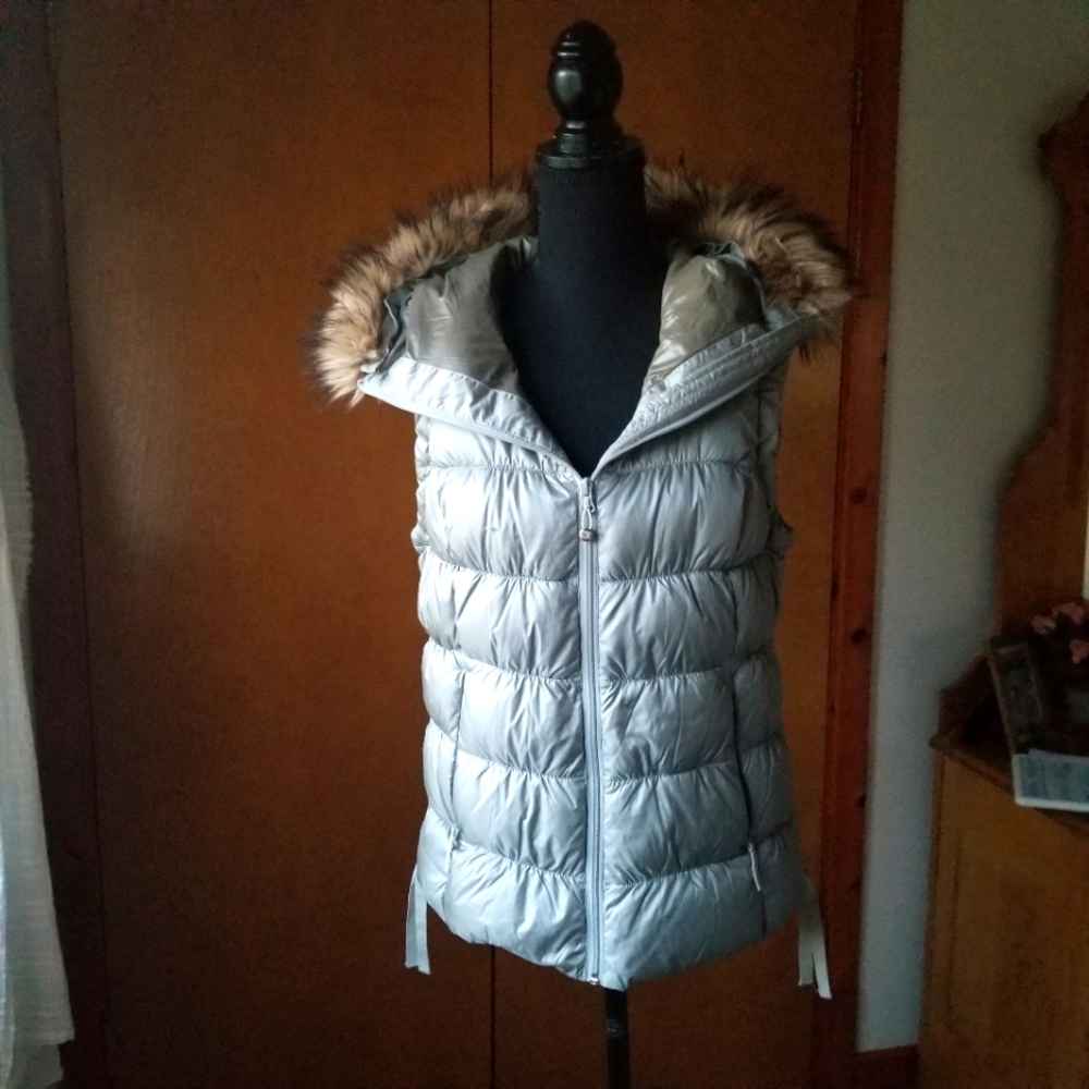 Eddie Bauer 550 Fill Power down puffer vest Faux Fur Trim hood silver M